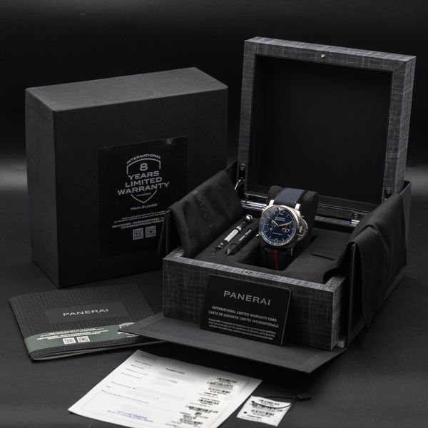 Panerai Luminor Luna Rossa PAM01303